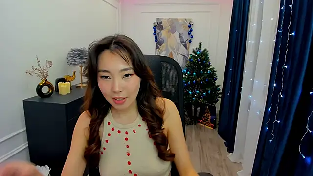 AnnaReyla online show from December 5, 7:15 pm