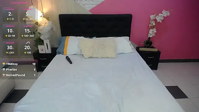 Snapshot of miss_honey01 chatting on September 24, 11:37 pm miss honey01 online show from September 24, 11:37 pm
