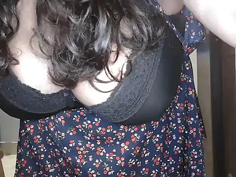 kissingcurvy online show from March 29, 6:45 am