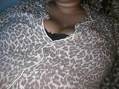 kissingcurvy online show from April 12, 5:27 pm