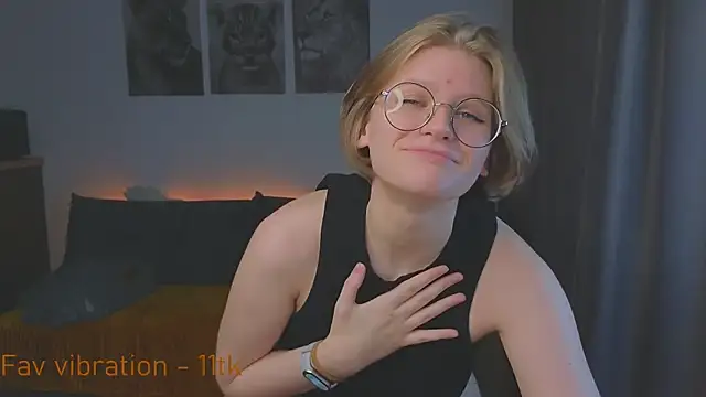 Snapshot of _JessieVibes chatting on October 2, 4:45 pm JessieVibes online show from October 2, 4:45 pm