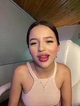 Snapshot of Sofia18_pinkk chatting on October 7, 10:36 pm Sofia18 pinkk online show from October 7, 10:36 pm