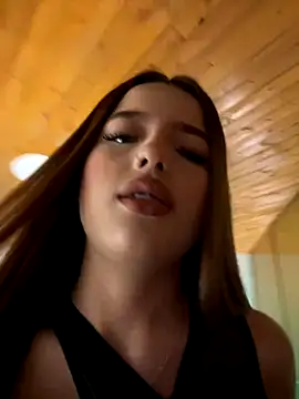 Snapshot of Sofia18_pinkk chatting on October 5, 7:52 pm Sofia18 pinkk online show from October 5, 7:52 pm