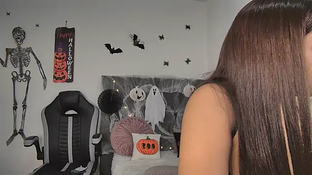 Snapshot of AmandaBrooks_18 chatting on October 10, 1:10 am AmandaBrooks 18 online show from October 10, 1:10 am