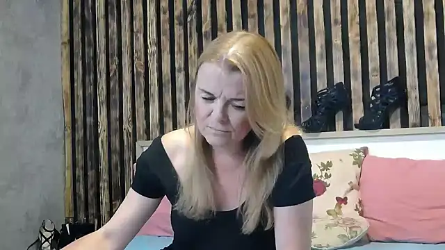 Snapshot of Kisi_Lovi chatting on September 13, 8:55 am Kisi Lovi online show from September 13, 8:55 am