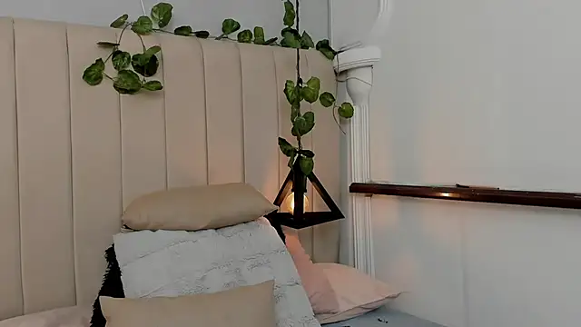 Paulina Lopezz online show from December 3, 11:51 pm