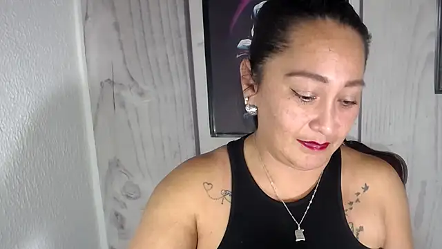 Snapshot of JULIANAWET69 chatting on October 8, 2:05 am JULIANAWET69 online show from October 8, 2:05 am