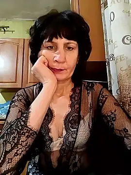 Laura Kiss online show from December 18, 5:50 pm