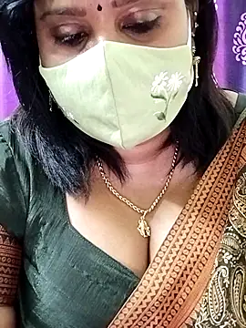 Queenflowerr online show from October 25, 4:31 am