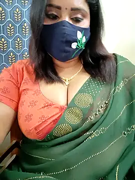 Queenflowerr online show from April 18, 5:59 pm