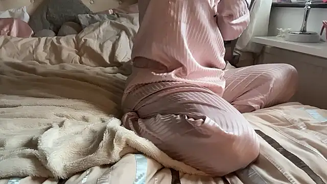 blissdimicco online show from April 16, 7:52 am