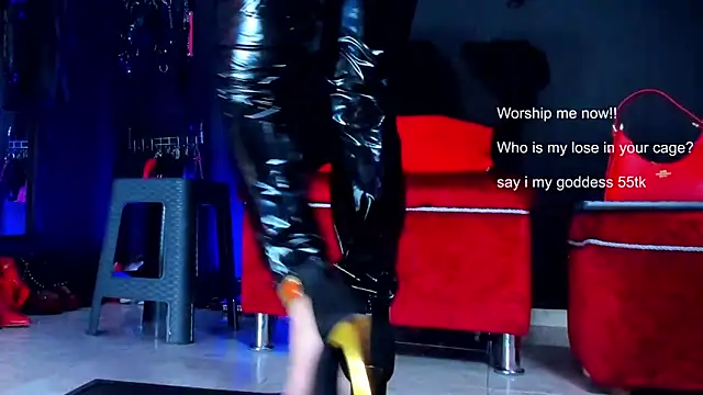 KaramStone online show from December 15, 8:03 pm