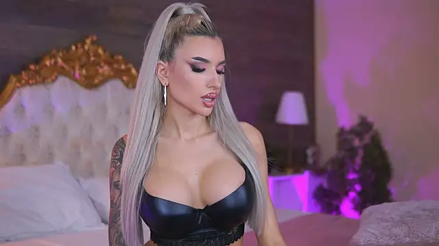 Juicy Jessye online show from October 18, 9:05 pm