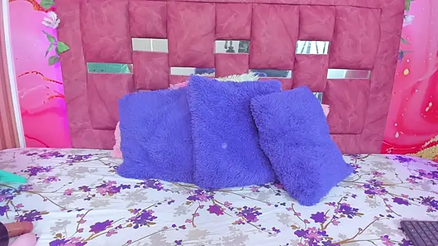 scarlett  evans  online show from December 15, 6:13 pm