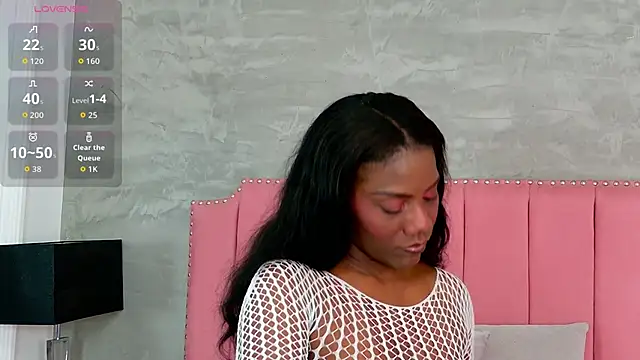 Alaia Colins online show from February 16, 11:15 pm