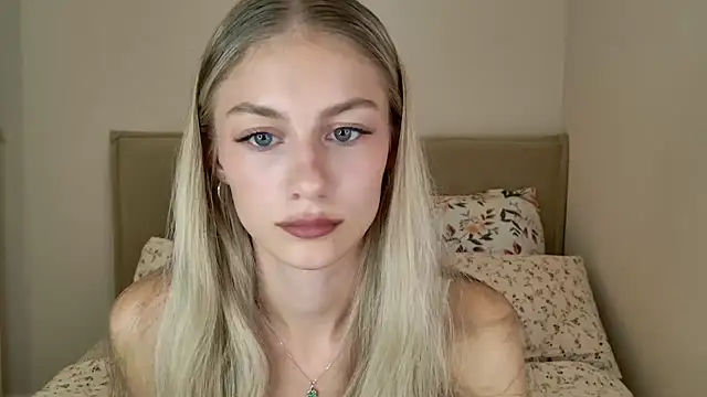 Snapshot of GabriellaOlsen chatting on September 18, 2:04 pm GabriellaOlsen online show from September 18, 2:04 pm