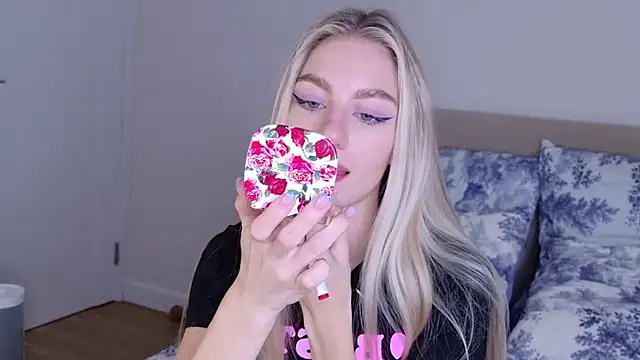 GabriellaOlsen online show from December 16, 1:06 pm