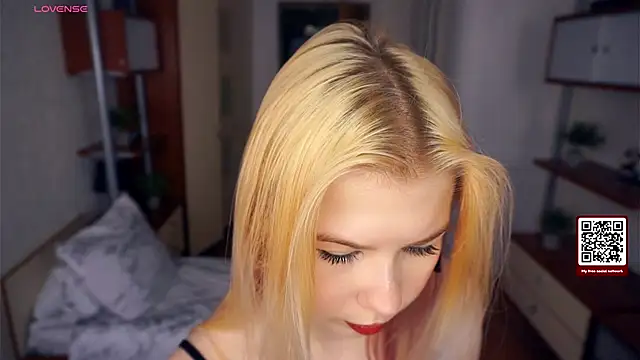 LynetHakes online show from November 23, 4:26 am