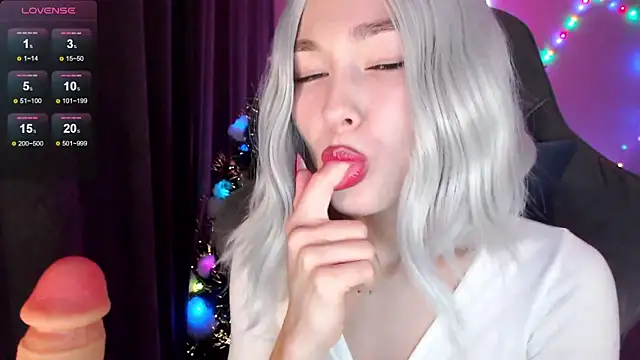 Ohmy Nora  online show from January 16, 12:39 am