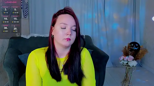 Snapshot of maya_suun chatting on November 1, 2:27 am maya suun online show from November 1, 2:27 am