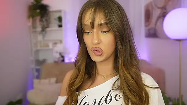 Clara Nia online show from February 13, 7:59 pm