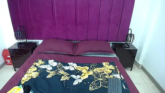 Snapshot of CamiilaReyes chatting on September 18, 2:04 pm CamiilaReyes online show from September 18, 2:04 pm