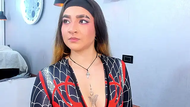 Shanntal  online show from October 20, 7:39 pm