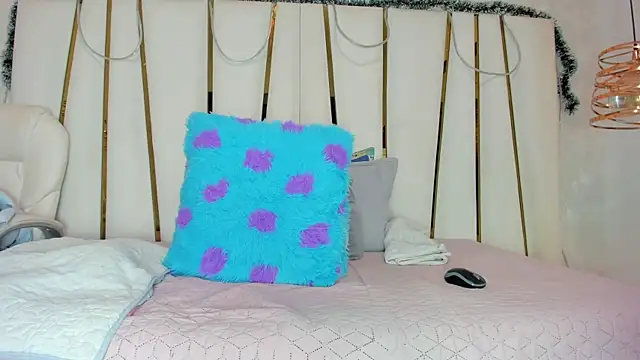 violet gray  online show from December 19, 11:46 am