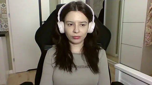 LariceSexy online show from April 13, 6:30 pm