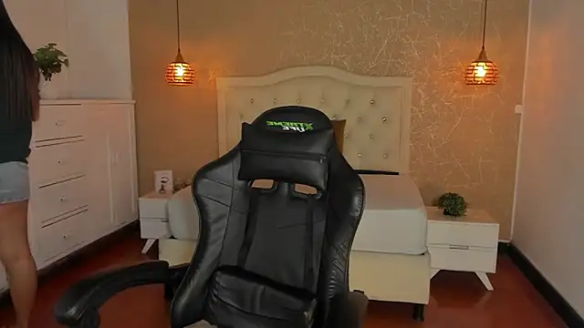 Hadley  online show from October 16, 2:47 am