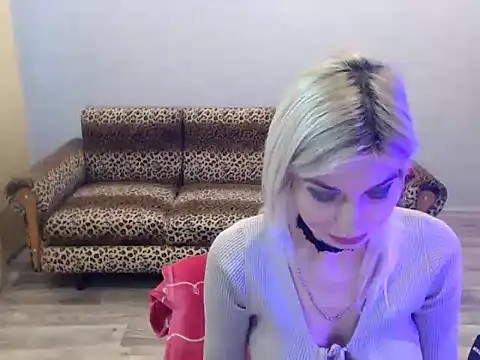 SexyBeatriice online show from December 2, 7:32 am