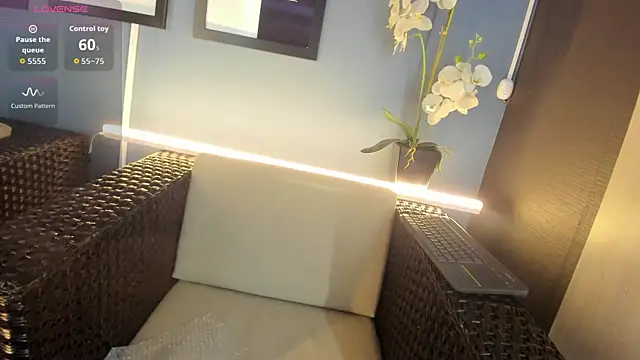 AliDiaz  online show from November 25, 7:47 pm