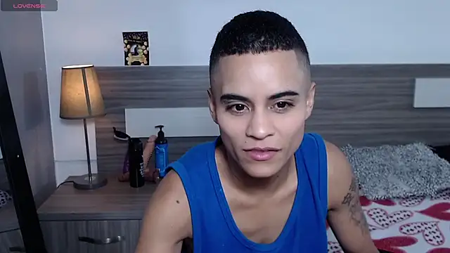 Liiamthompson online show from November 23, 10:55 pm