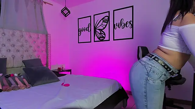 nicolee millerr online show from April 13, 12:28 pm