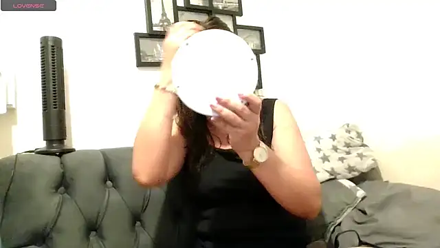 MirandaLatinaLovely online show from May 31, 5:52 pm