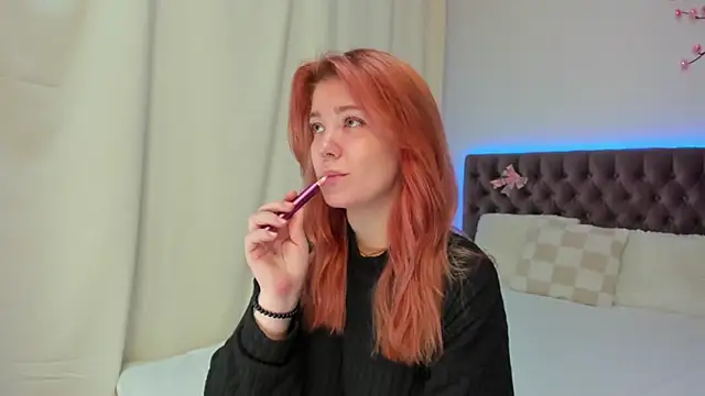 Snapshot of Ella_Mayers chatting on October 16, 12:30 pm Ella Mayers online show from October 16, 12:30 pm