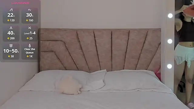 leahaltomm online show from November 11, 8:50 pm