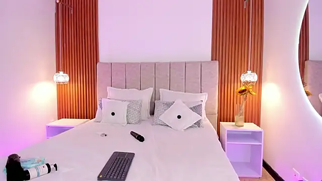 khloe-sweet online show from October 20, 2:53 pm