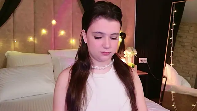 Pauline Heaven online show from December 1, 5:33 am