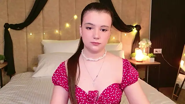 Pauline Heaven online show from December 3, 5:32 am