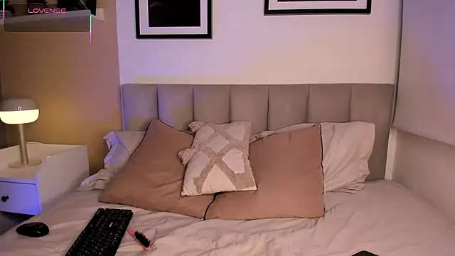 Snapshot of Gigi_Strawberry chatting on September 9, 4:34 am Gigi Strawberry online show from September 9, 4:34 am