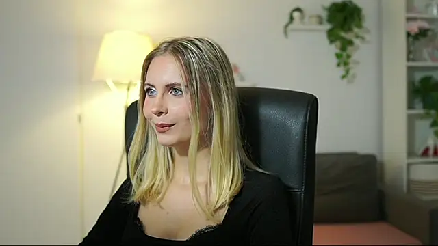 Snapshot of catecrago_ chatting on October 10, 7:57 am catecrago online show from October 10, 7:57 am