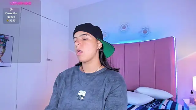 Liiam smith  online show from October 12, 1:24 pm