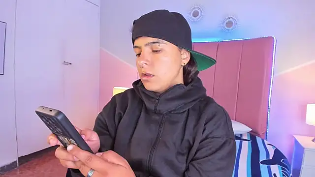 Liiam smith  online show from October 13, 1:25 pm