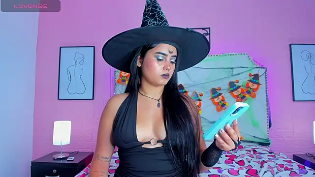  Emma whiitee  online show from October 28, 3:29 pm