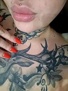 Snapshot of CannabisQueenn chatting on September 21, 7:34 pm CannabisQueenn online show from September 21, 7:34 pm
