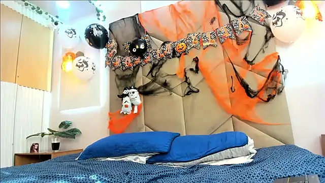 Snapshot of AzunaStar chatting on October 16, 9:39 pm AzunaStar online show from October 16, 9:39 pm