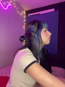 Snapshot of mavimist__ chatting on December 4, 1:41 am mavimist online show from December 4, 1:41 am