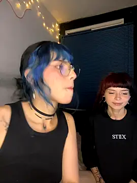 Snapshot of mavimist__ chatting on October 12, 1:41 am mavimist online show from October 12, 1:41 am