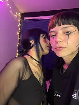 Snapshot of mavimist__ chatting on October 31, 2:57 am mavimist online show from October 31, 2:57 am